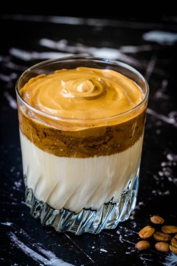 Dalgona Kahve / Kremalı Fluffy ve Moda Kahve Tozu. Kore İçeceği. İçmeye hazır.