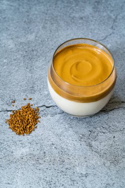 Dalgona Kahve / Kremalı Fluffy ve Moda Anında Granulated Kahve Tozu. Kore Granulate İçeceği.