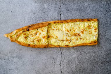 Peynirli Türk Pedi / Kasarli Pide. Geleneksel Yemek.