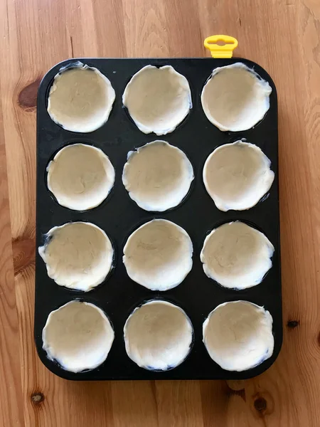 Pasteis Nata Belem Tart Yapmak Pişirmek Kek Kalıbında Yumurta Tarçın — Stok fotoğraf
