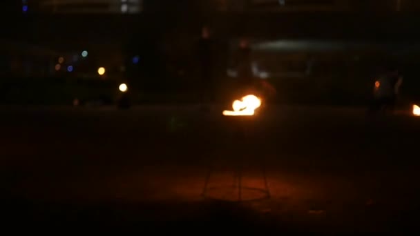 frapper la caméra avec une torche 