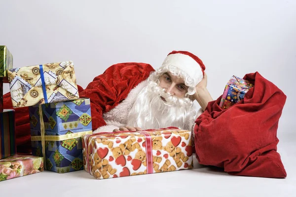 Santa claus met presenteert — Stockfoto