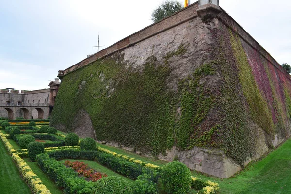Tuinen van het kasteel van Monjuic — Stockfoto
