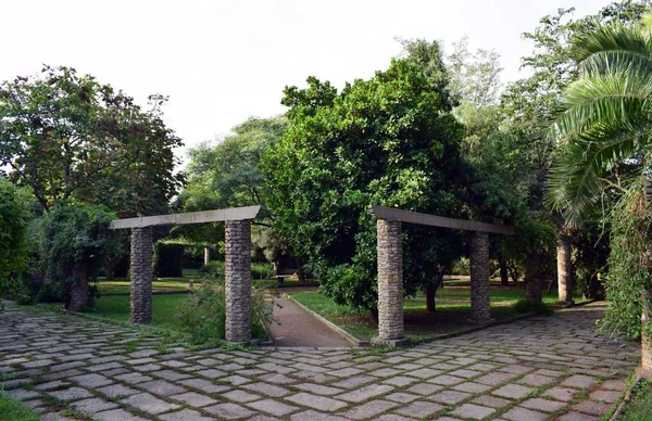 Parco e giardini nella montagna Montjuic — Foto Stock