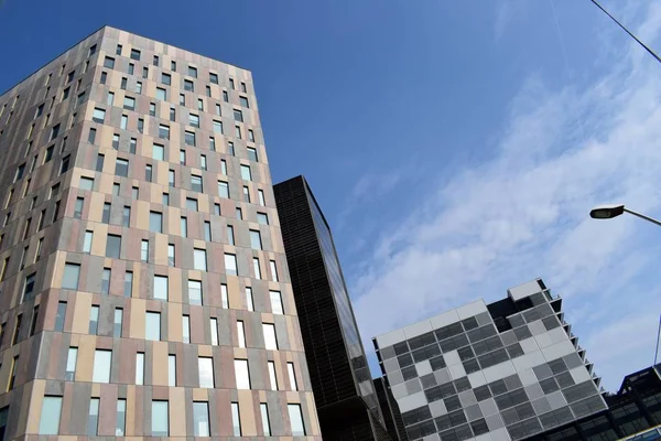 İş için modern binalar