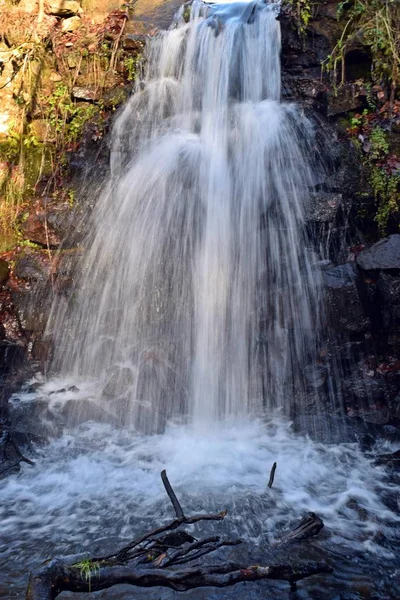 大自然中的瀑布 — 图库照片