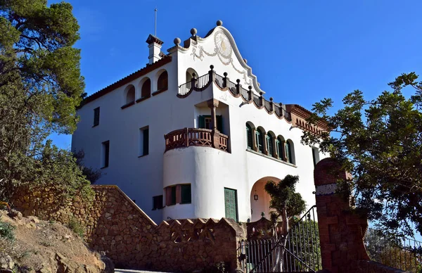 Trias haus im guell park — Stockfoto