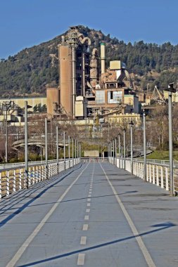 Bess Nehri üzerinde köprü