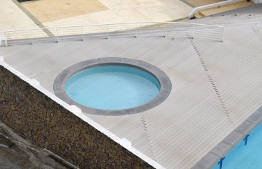 Doğa'da yüzme havuzları