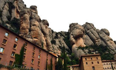 Barcelona'da Montserrat kayalık dağ