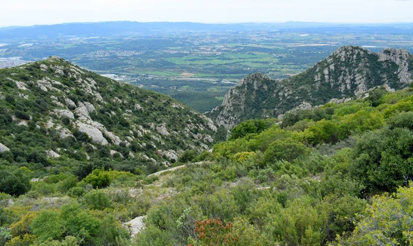 De rotsachtige berg Montserrat in Barcelona — Stockfoto