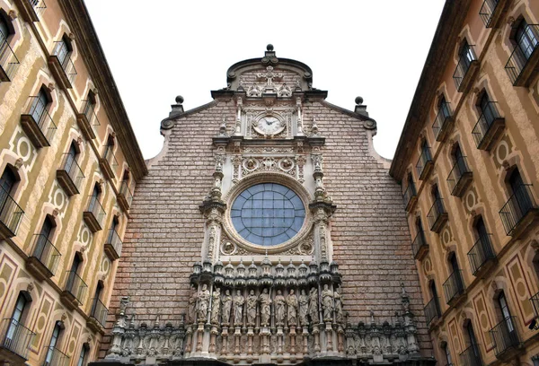 Montserrat montaña rocosa, Virgen de montserrat — Foto de Stock