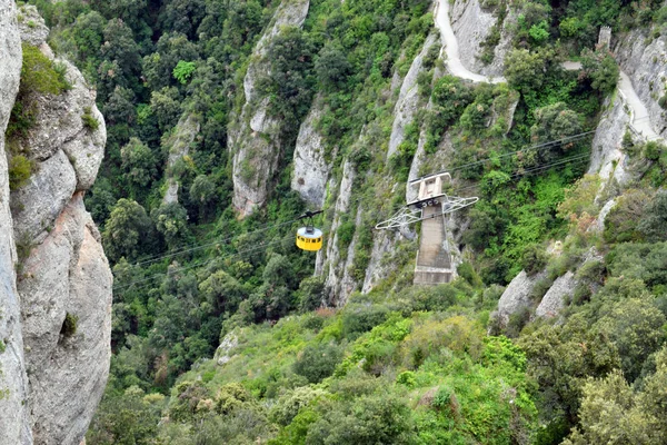Montserrat montaña rocosa, Virgen de montserrat — Foto de Stock