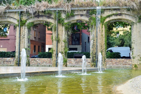 Starożytnego akweduktu w parku publicznym — Zdjęcie stockowe