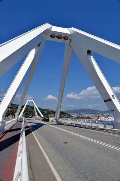 Bridge elevadizo in port of Barcelona — Stock Photo, Image