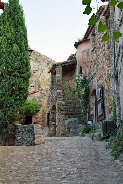 Castellnou, een kleine mensen van berg — Stockfoto