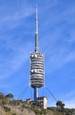 Barcelona'da Collserola dağda kulesini
