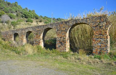 Pineda de Mar Barcelona İspanya 'da Can Cua' nın Roma su kemeri