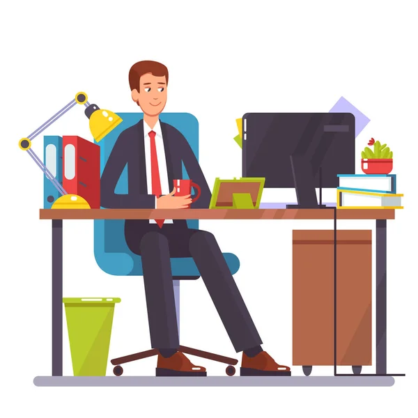 Illustration vectorielle plate d'un homme travaillant sur l'ordinateur — Image vectorielle