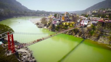 Ganga nehir, Hindistan, Rishikesh Mart 2016 üzerinde Bridre