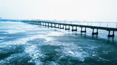 Donmuş nehrin üzerinde köprü