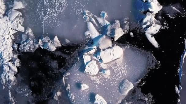 上面的冰冻的河 — 图库视频影像