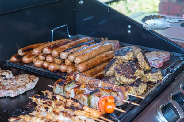 Cooking barbeque and grilled meat, — Stock Photo, Image