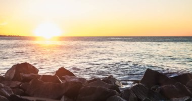 Denizin Üzerinde Gün Doğumu