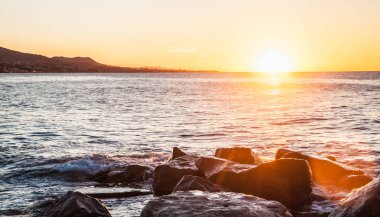 Denizin Üzerinde Gün Doğumu