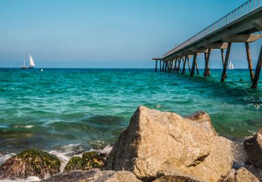 Deniz kıyısında Badalona