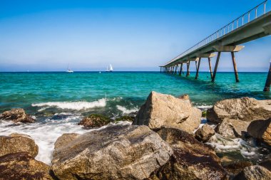 Deniz kıyısında Badalona