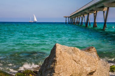 Deniz kıyısında Badalona