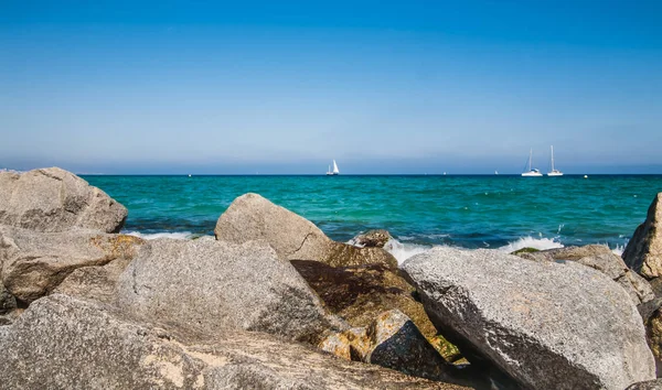 Deniz kıyısında Badalona