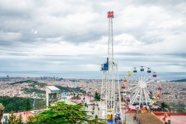 Tibidabo Dağı Barcelona panoramik görünümü