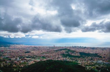 Tibidabo Dağı Barcelona panoramik görünümü