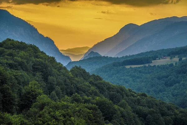 美丽的黑山 黑山山脉 海和山脉的景观 — 图库照片