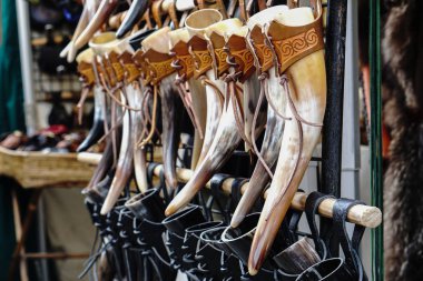 Medival içme boynuz