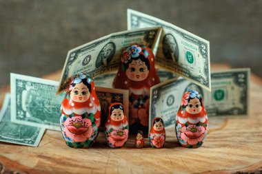 Matryoshka. Rus bebek ile dolar. Kriz para Kasası Anti. Matrioska banka.