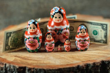 Matryoshka. Rus bebek ile dolar. Kriz para Kasası Anti. Matrioska banka.