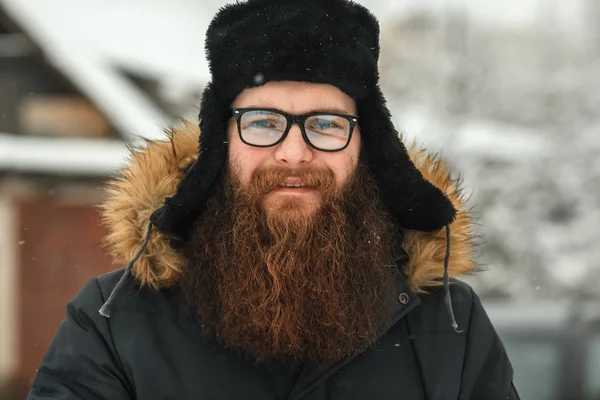 Homem Barbudo Vida Real Retrato Cara Jovem Com Barba Grande — Fotografia de Stock