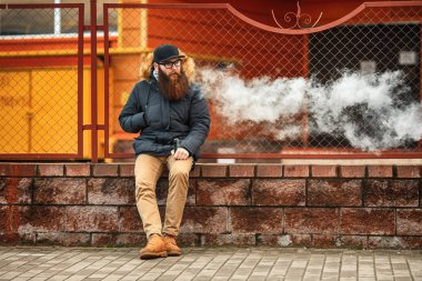 Vape adam gerçek hayatta sakallı. Büyük genç adam portresi 