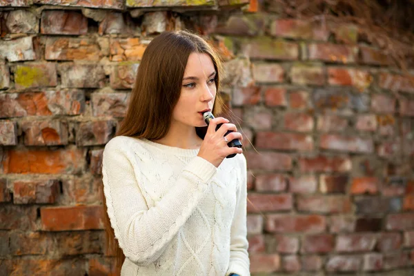 Föräldrande Tonåring Ung Söt Vit Kaukasiska Tonåring Flicka Med Problem — Stockfoto
