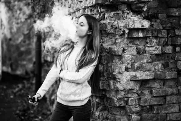 Adolescente Fumante Bella Ragazza Caucasica Bianca Adolescente Con Problemi Pelle — Foto Stock