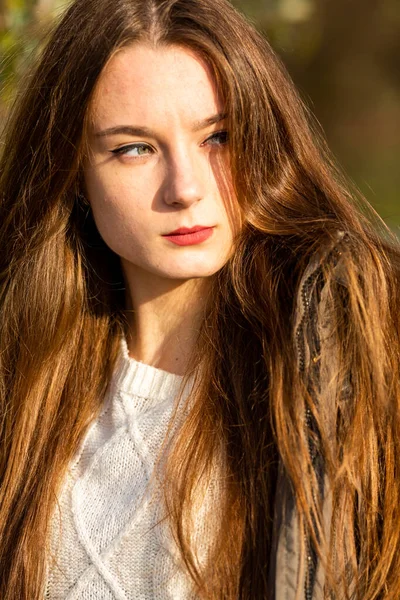 Modello Autunnale Giovane Bella Ragazza Caucasica Bianca Adolescente Strada Autunno — Foto Stock