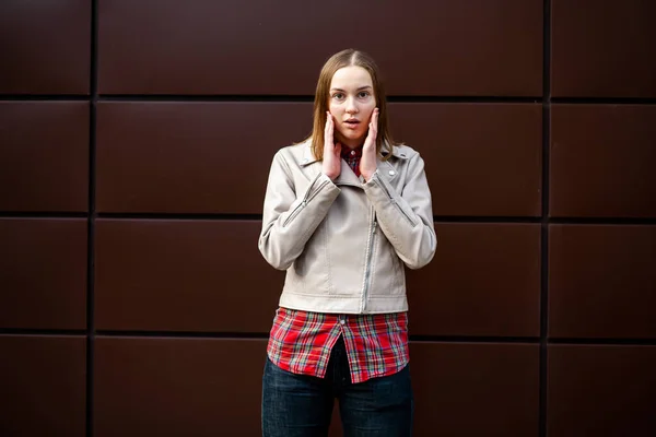 Emotions Surprised Teenager Young Pretty White Caucasian Girl Casual Jean — Stock Photo, Image