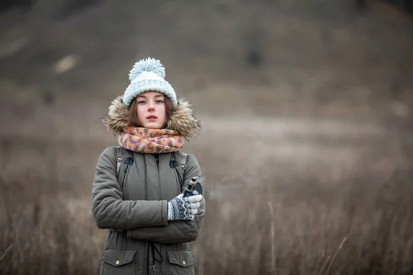 Adolescente Vacilante Jovem Linda Menina Teeage Branco Roupas Casuais Fuma — Fotografia de Stock