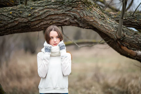 Fotografering Känslor Ung Söt Vit Kaukasisk Tonåring Flicka Med Kattögon — Stockfoto