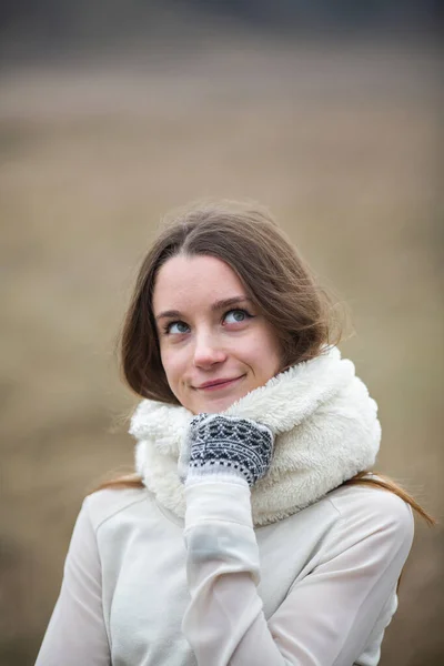 Fotografia Emoção Jovem Menina Adolescente Branca Branca Bonito Com Olhos — Fotografia de Stock