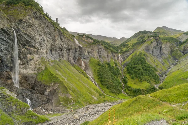 Amphithéâtre Naturel Avec Nombreuses Cascades Dans Les Montagnes Suisse — Photo