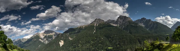 Panoramautsikt Över Typiska Bergslandskap Engadin Dalen Nära Moritz Schweiziska Alperna — Stockfoto